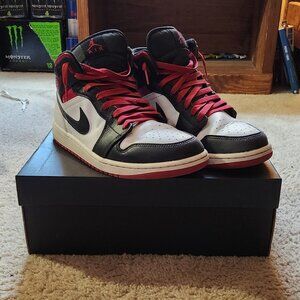 Jordan 1 Mid Black Red Toe